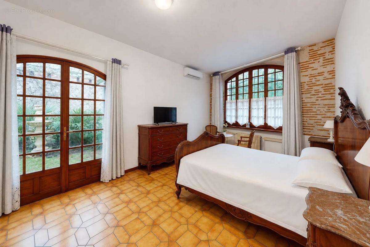 Maison spacieuse de 236 m² avec jardin fruitier à Valence - photo 3