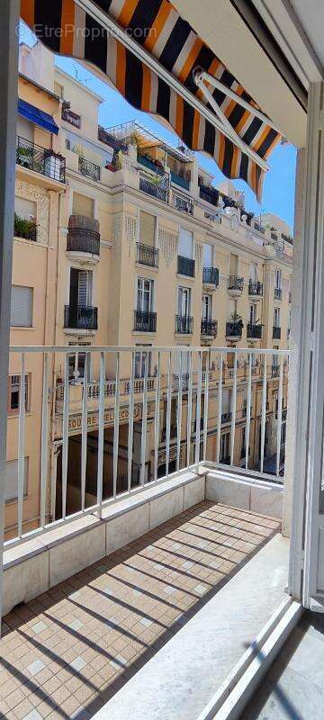 Nice Libération : F1 avec balcon, transformable en 2 pièces - photo 3