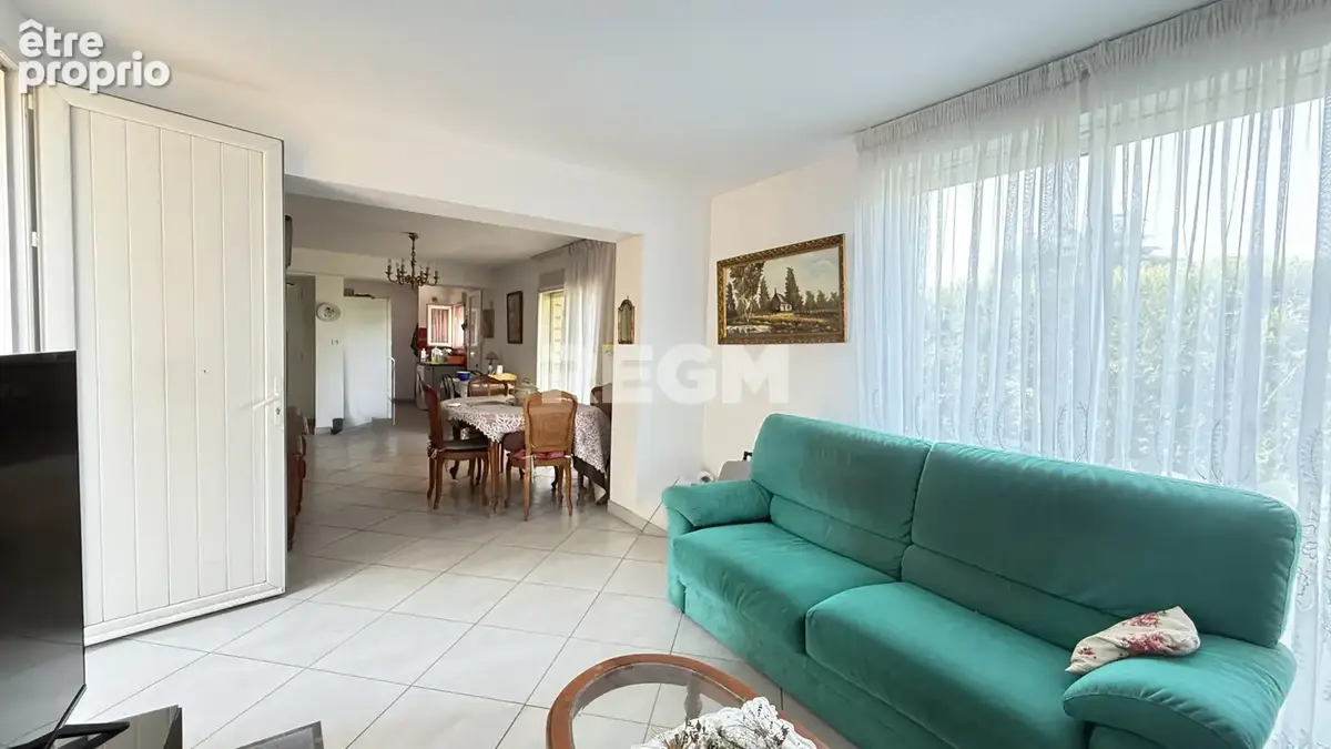 Maison familiale de type 7 sur parcelle de 1220 m2 - photo 4