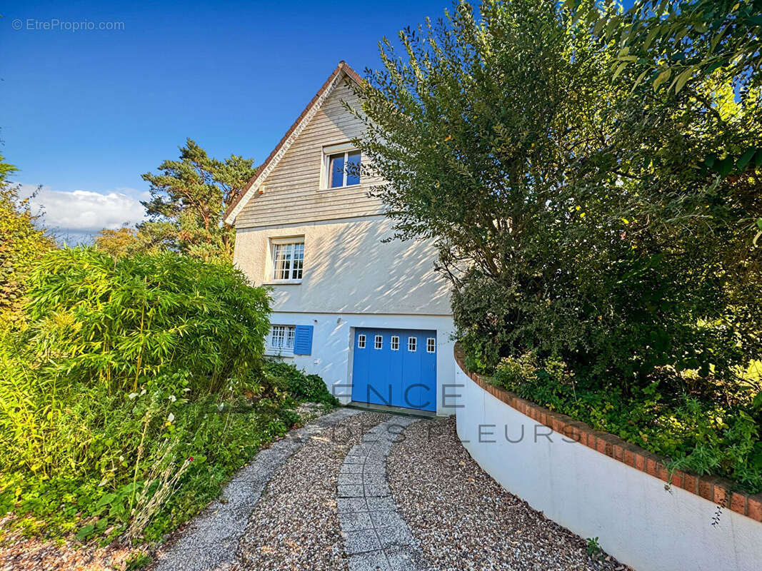 Maison à SAINT-PIERRE-DES-FLEURS