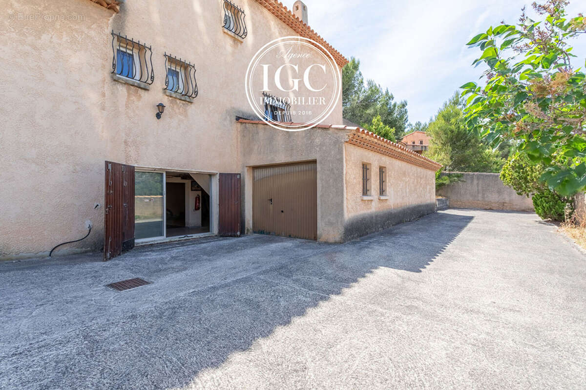 Maison à CHATEAUNEUF-LES-MARTIGUES