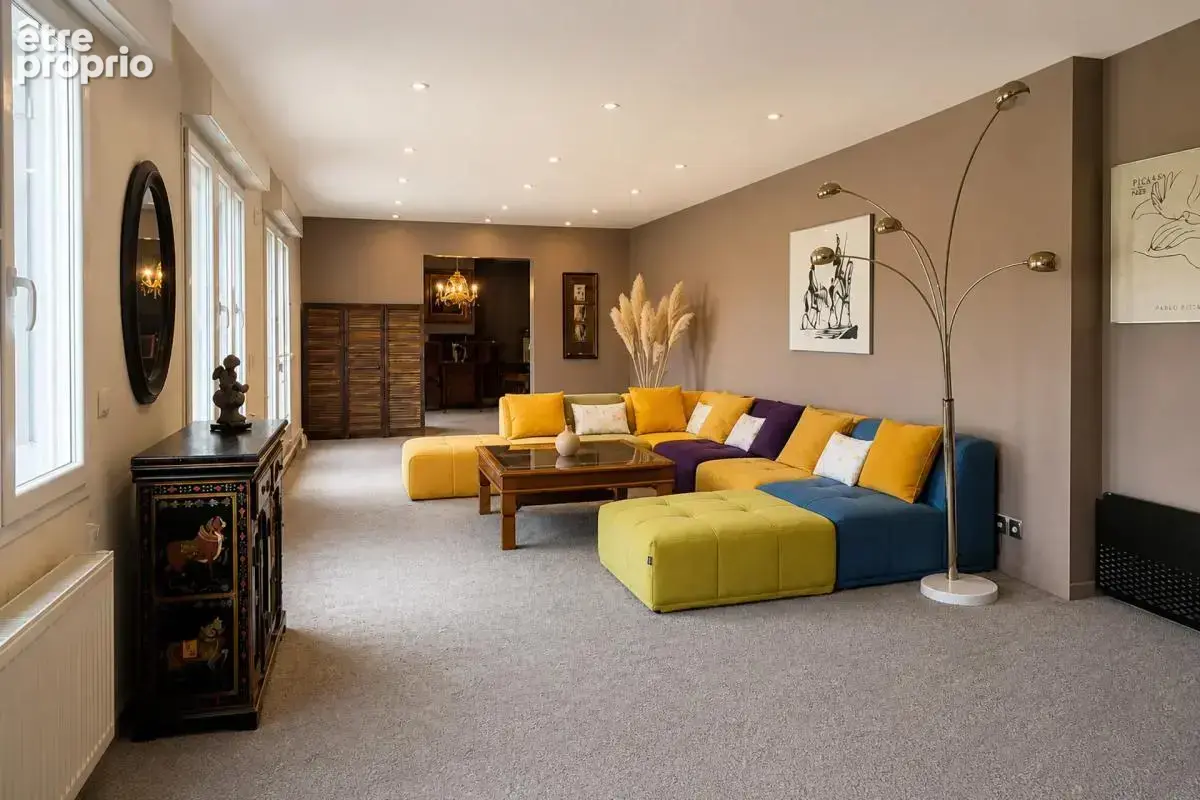 Maison de 7 pièces de 240 m² à Saint-Sauveur-Villages - photo 4