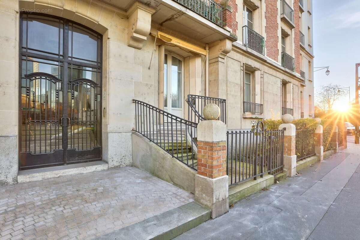 Appartement à NEUILLY-SUR-SEINE