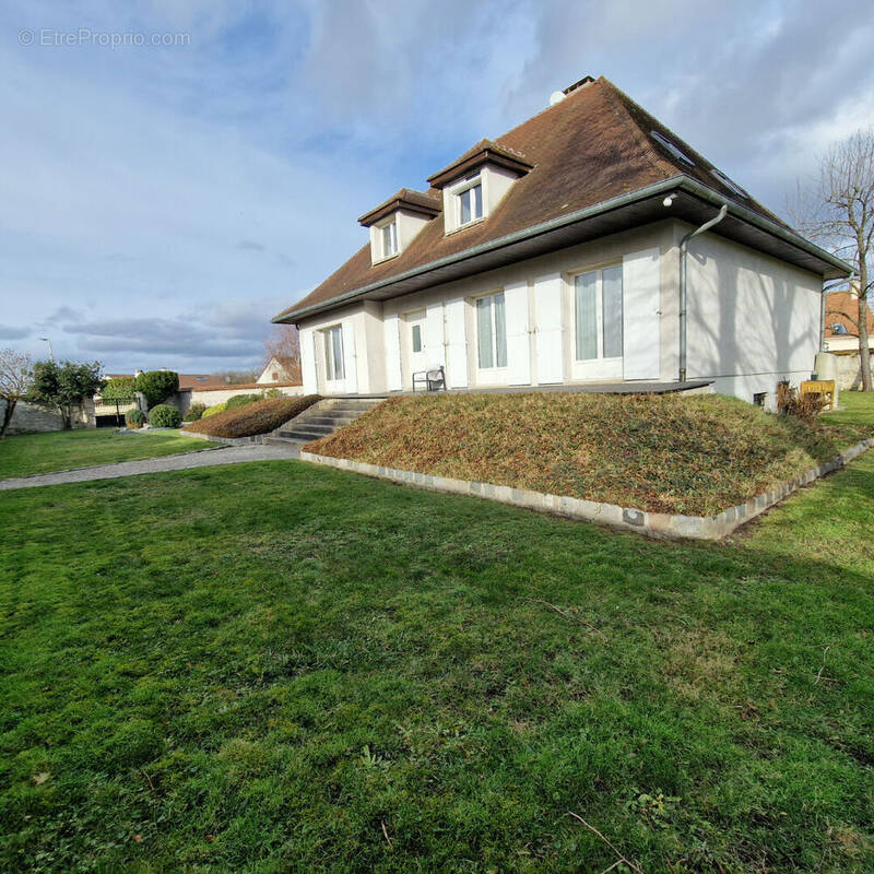 Maison à LA CHAPELLE-EN-SERVAL