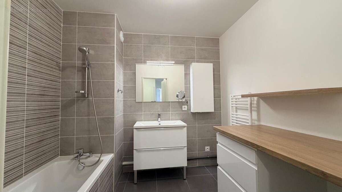 Photo 9 - Appartement à VILLEURBANNE