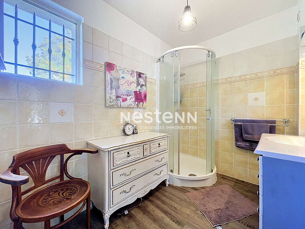 Golfe Juan - Maison 104m² - 5pièces - Garage - Calme - photo 12