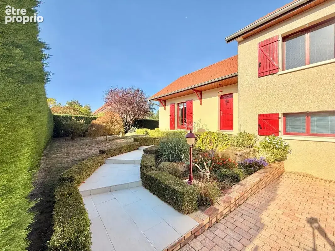 Maison avec sous-sol - 3 chambres et 2 bureaux - Terrain 730 m² avec piscine - photo 18