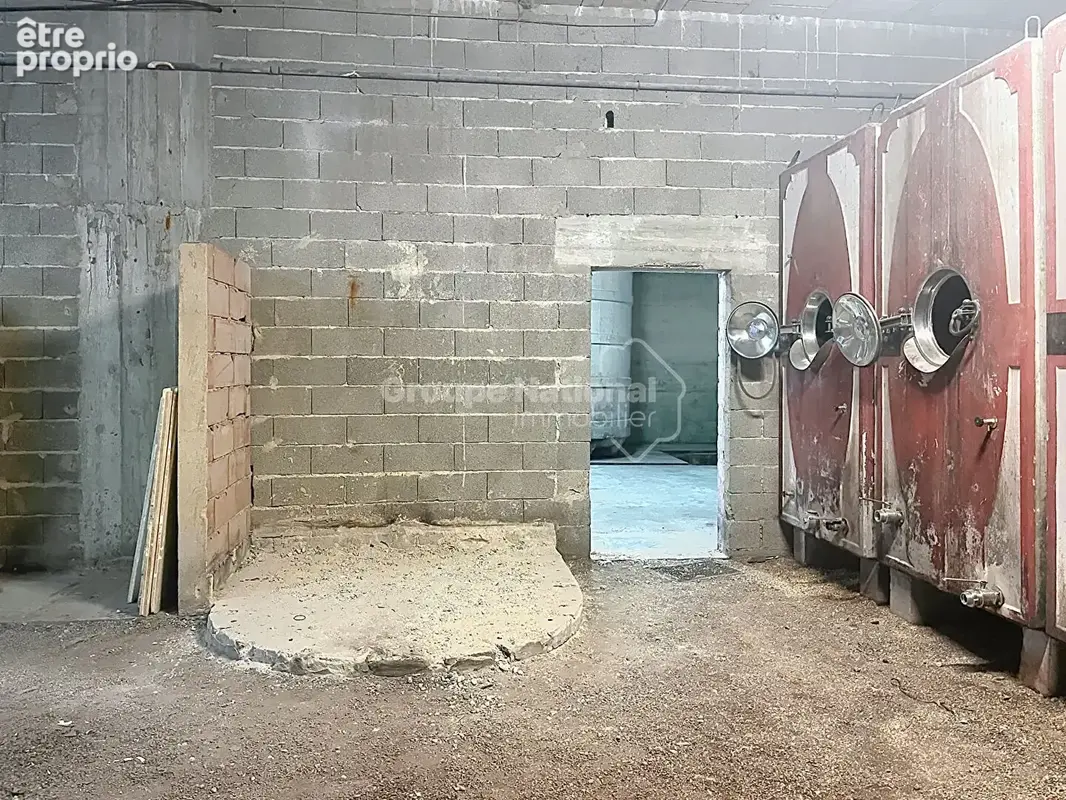 Châteauneuf-du-Pape : Ancienne cave viticole de 350 m² avec fort potentiel - photo 6