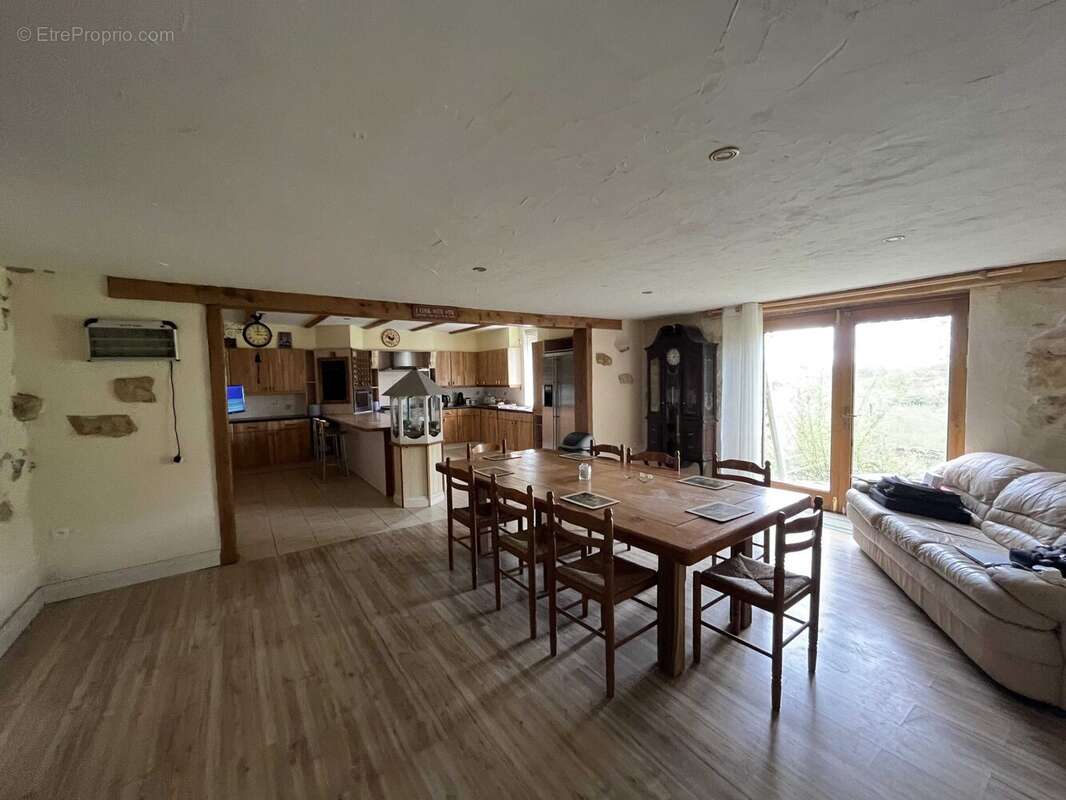 Maison 177 m² à Roumazieres-Loubert  - photo 3