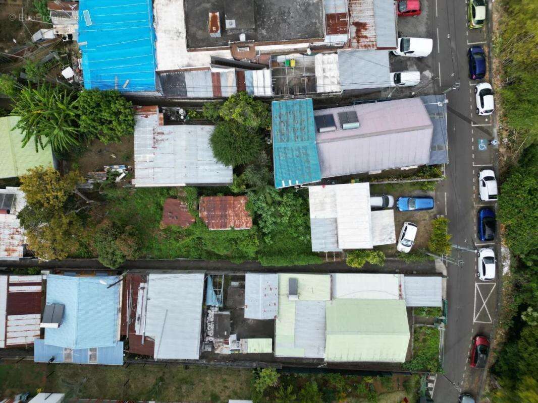 Terrain à LE TAMPON