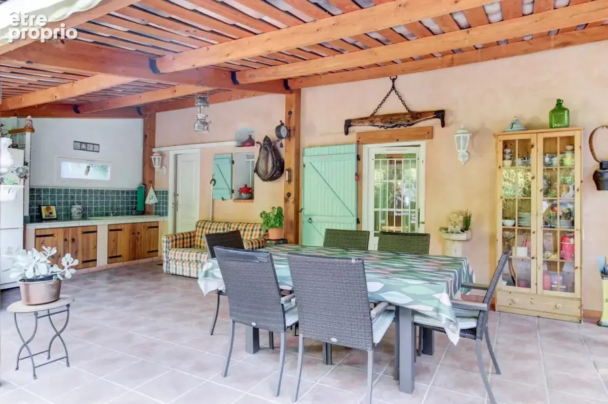 Appartement à ROQUESTERON
