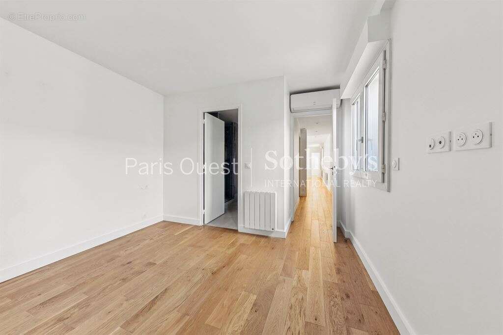 Appartement à PARIS-1E