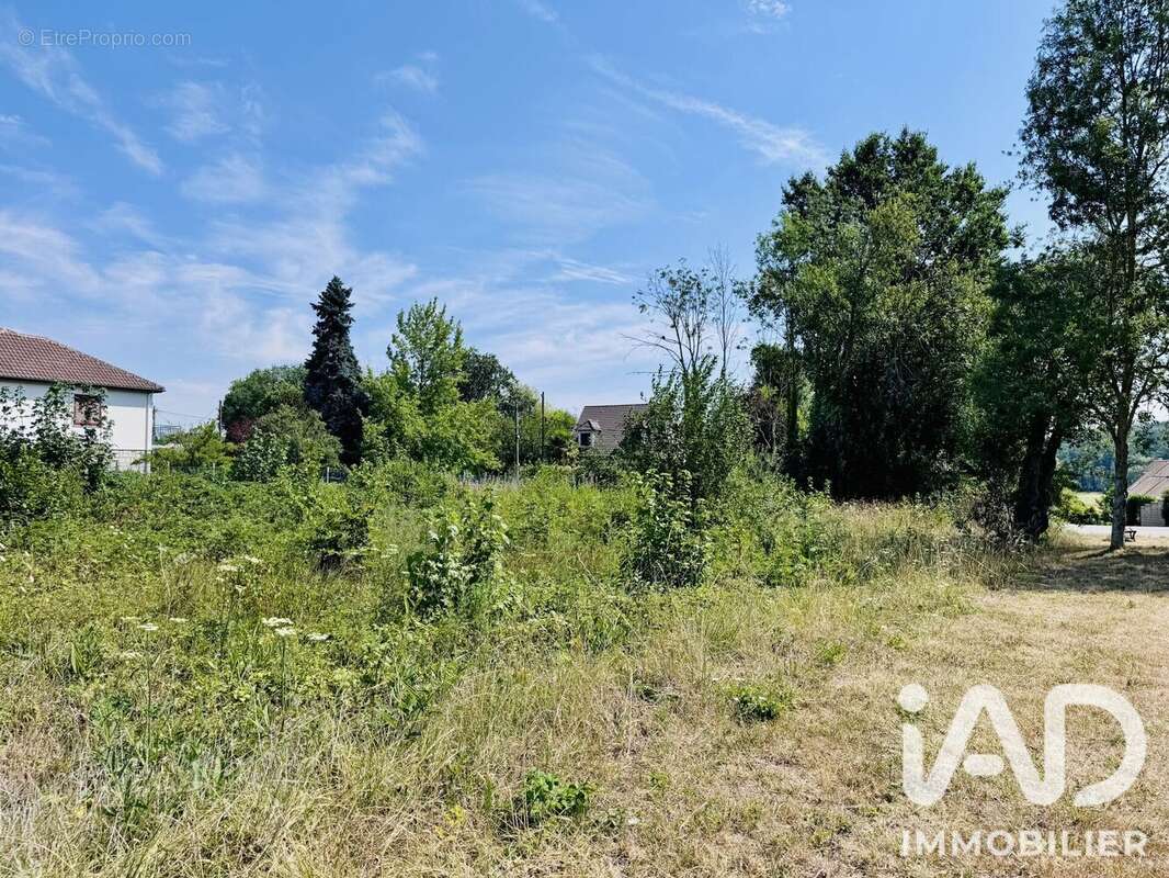 Terrain 692 m² à Le Tremblay-Sur-Mauldre  - photo 3