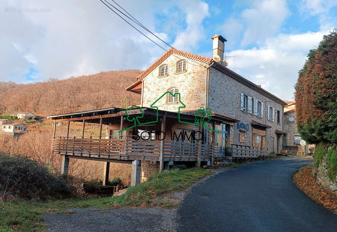 Maison à AIZAC