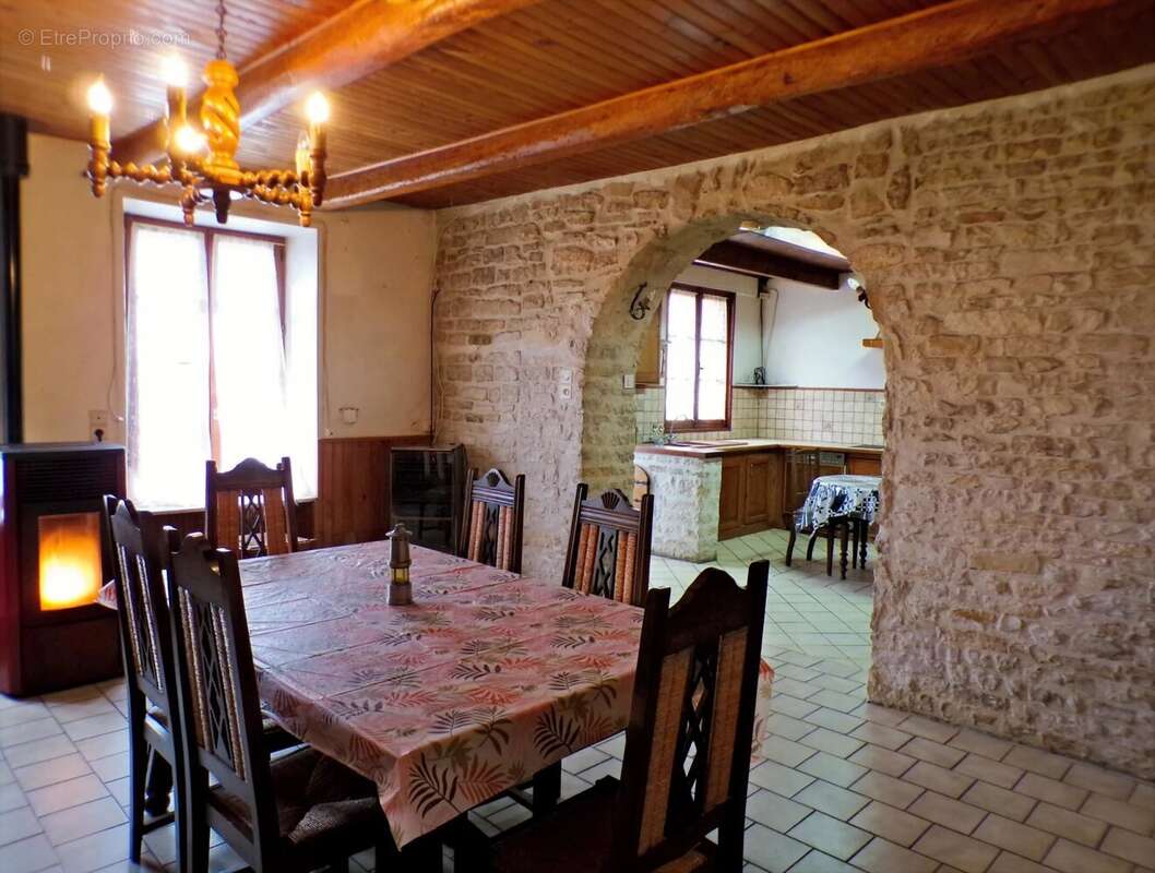 maison de village en pierre - photo 2