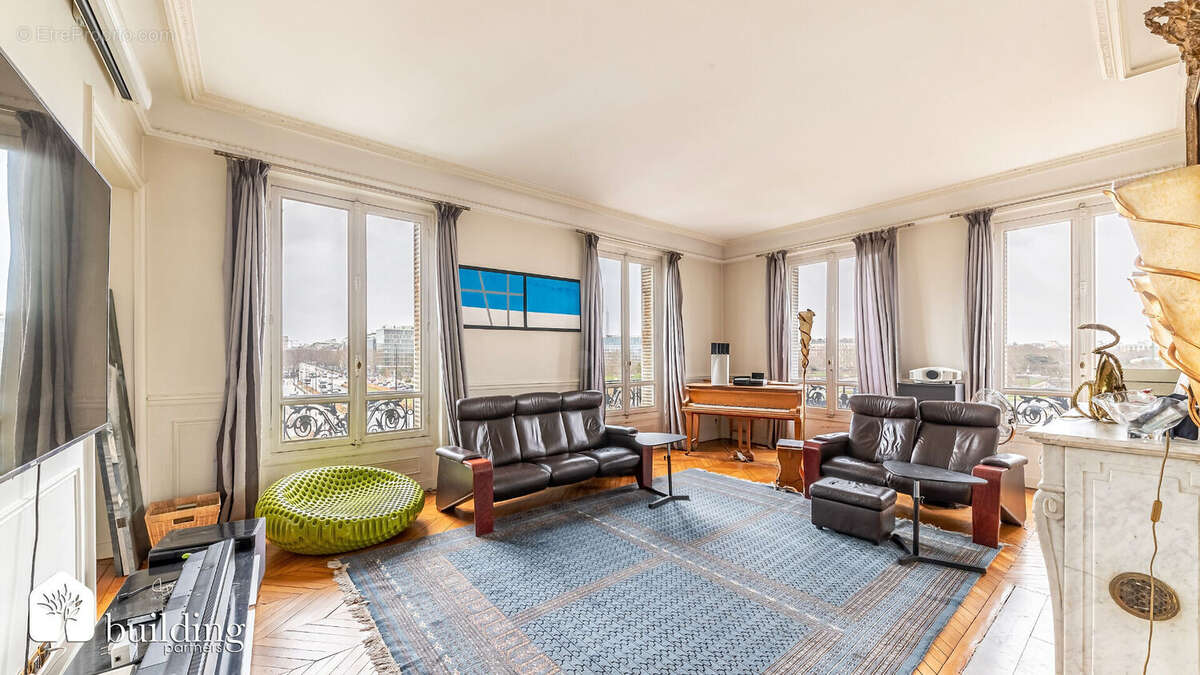 Appartement à NEUILLY-SUR-SEINE