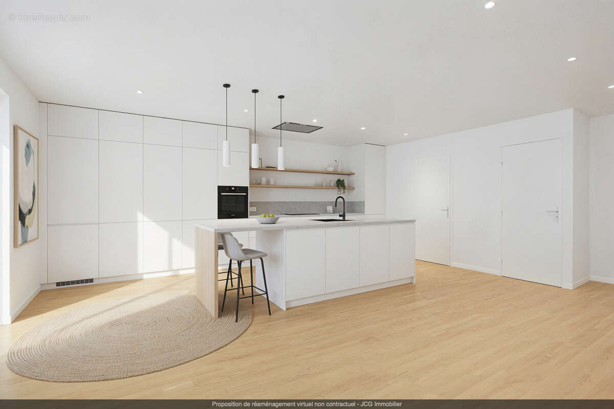 Appartement à SOLLIES-PONT