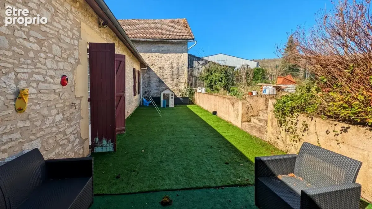 Coulaures, centre bourg, maison deux chambres, jardin - photo 4
