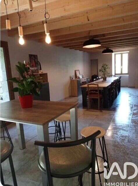 Maison 132 m² à Saint-Andeol-De-Vals  - photo 2