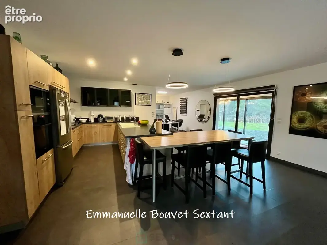Superbe domaine touristique, 3 ha, 5 chalets bois, salle de réception, maison d'habitation, piscine, divers dépendances - photo 13