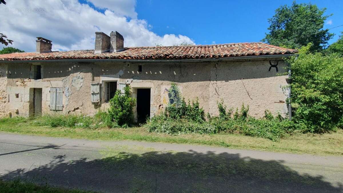Maison à CHARRAS