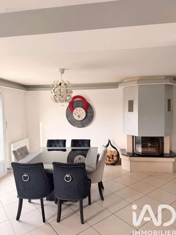 Photo 2 - Maison à VALLANGOUJARD