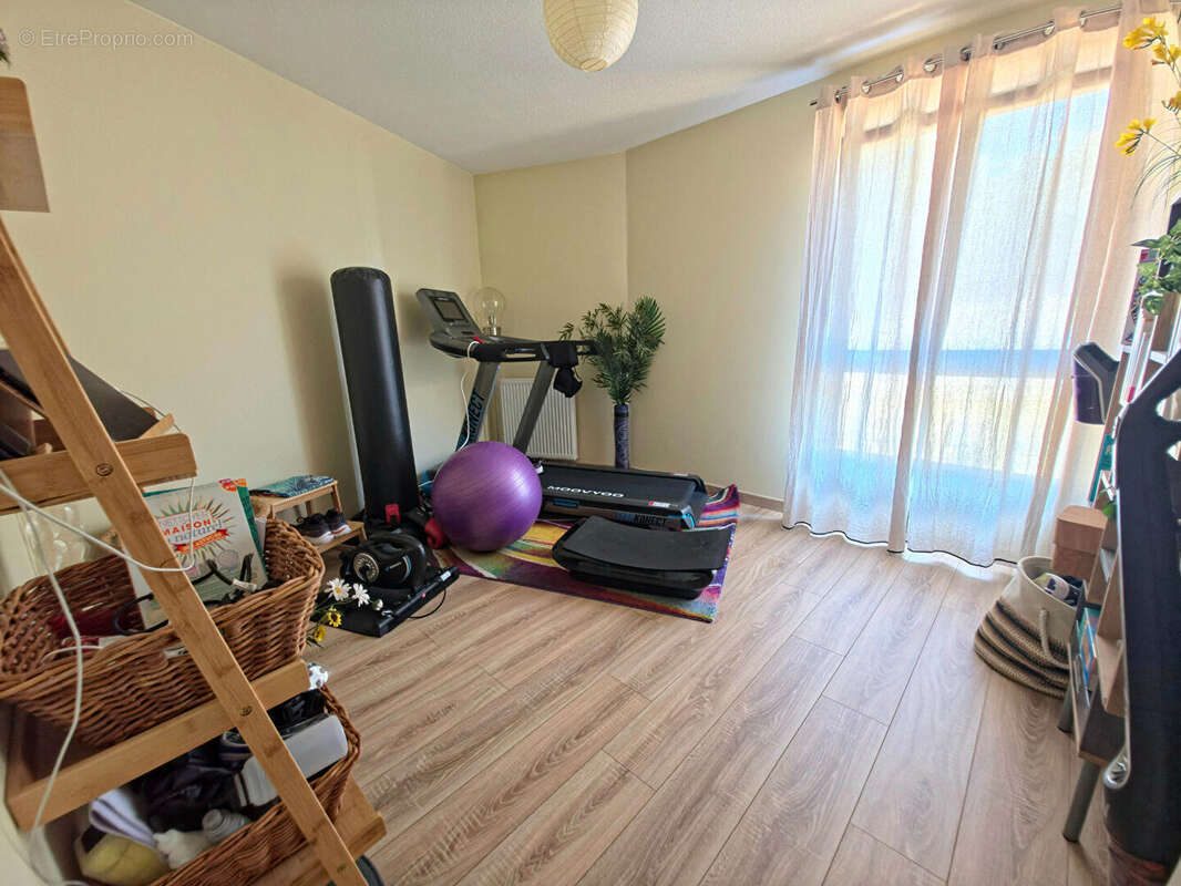 FRONTONAS CENTRE Superbe appartement avec terrasse et vue dégagée ! - photo 15