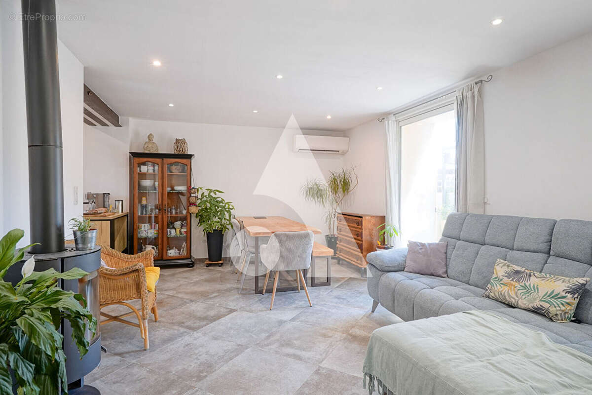 Mimet, maison T4 rénovée avec terrasses. - photo 3