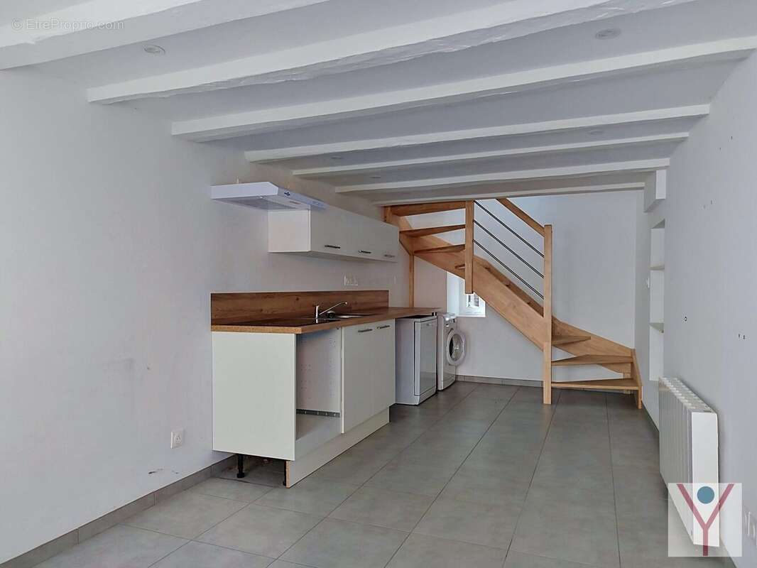 Maison à NEUVILLE-LES-DAMES