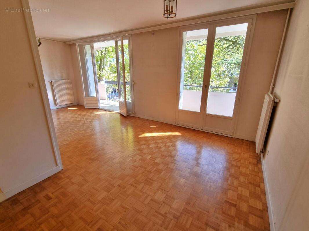 Appartement à DECINES-CHARPIEU
