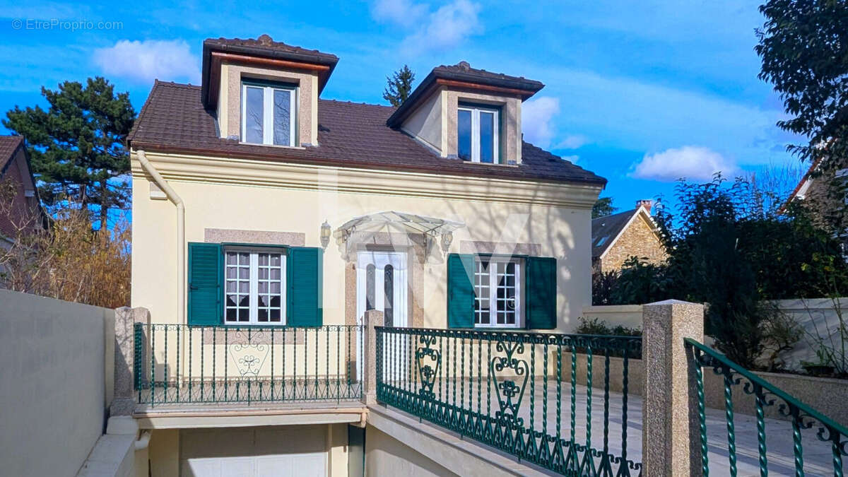 Maison 139 m² à Saint-Gratien  - photo 2