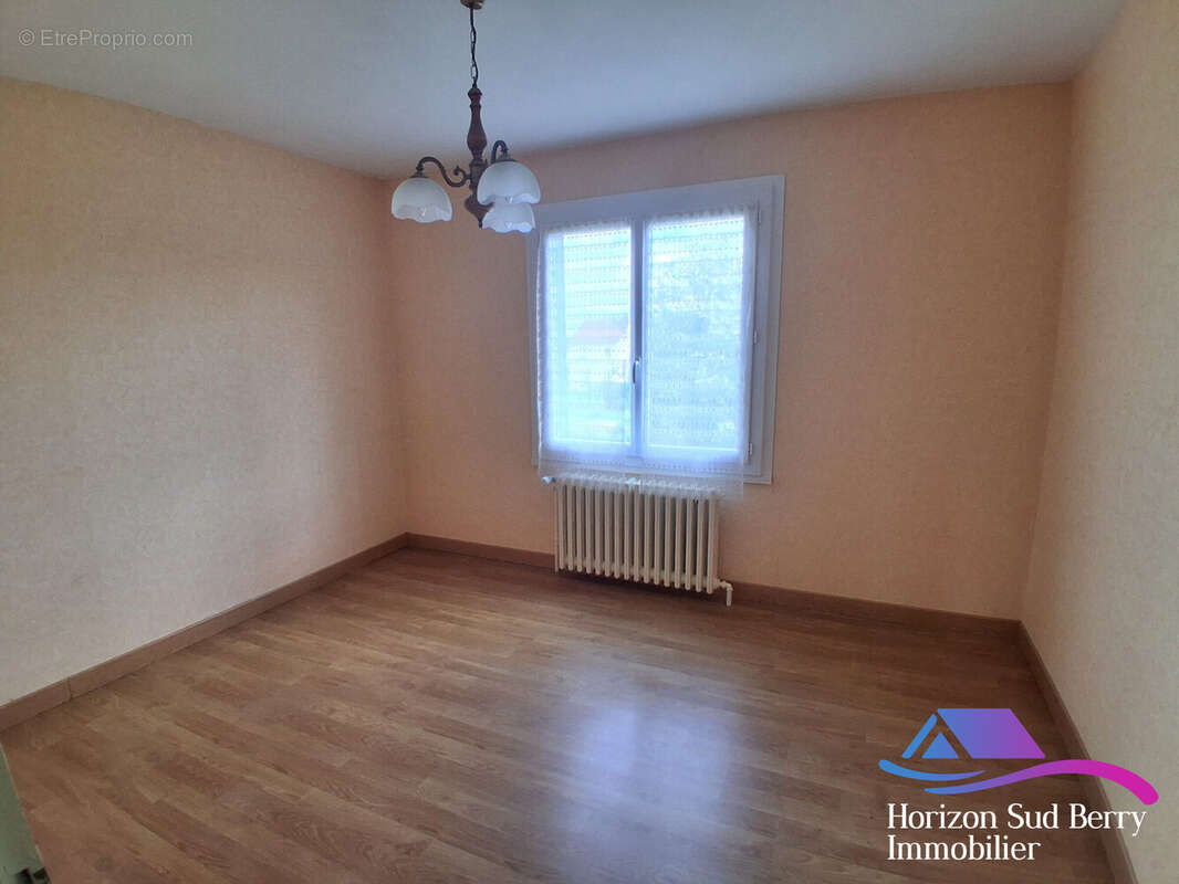 Chambre 1 - Maison à LA CHATRE