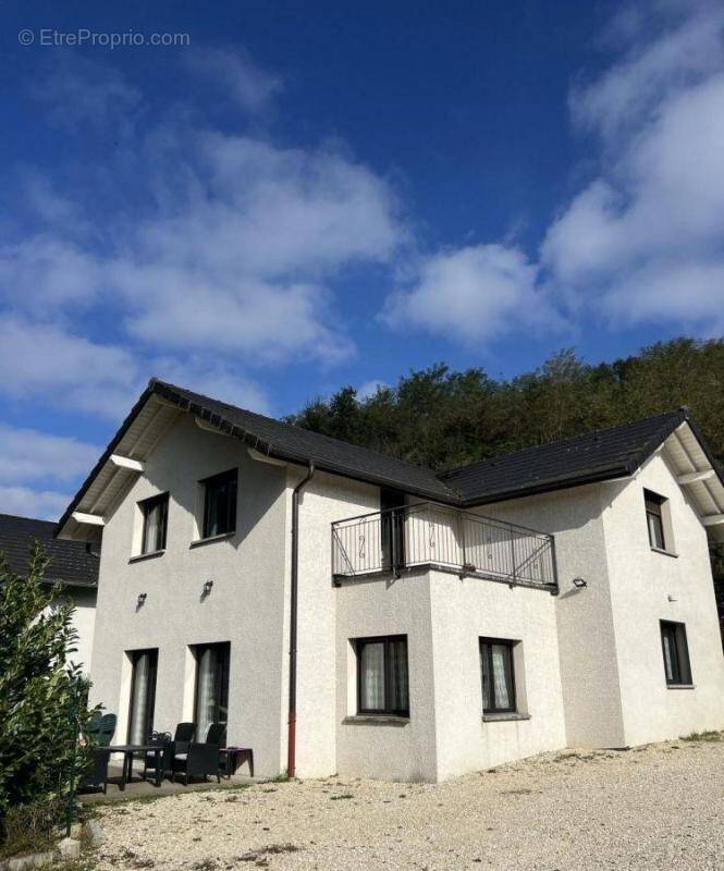 Maison à VIVIERS-DU-LAC