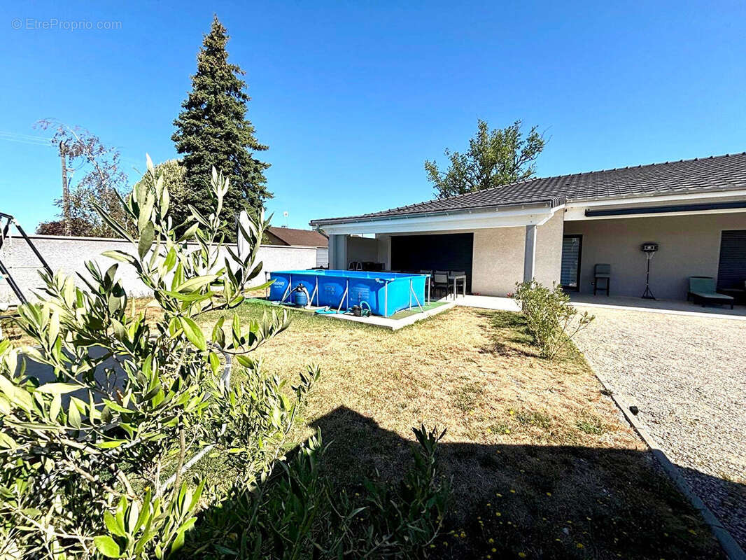 Maison de plain-pied, Saint-Maurice-de-Gourdans 154 m2 sur un terrain de 637m² - photo 2