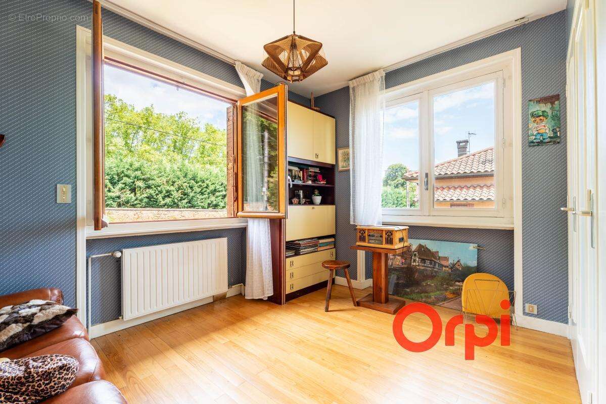 Maison familiale de 150 m² avec appartement indépendant, sous-sol complet et terrain de 999 m² - photo 10