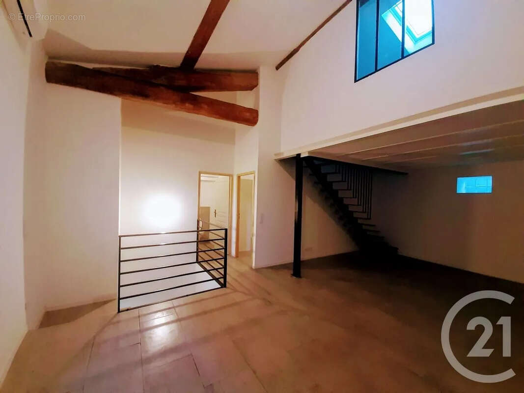 Appartement à SOLLIES-PONT