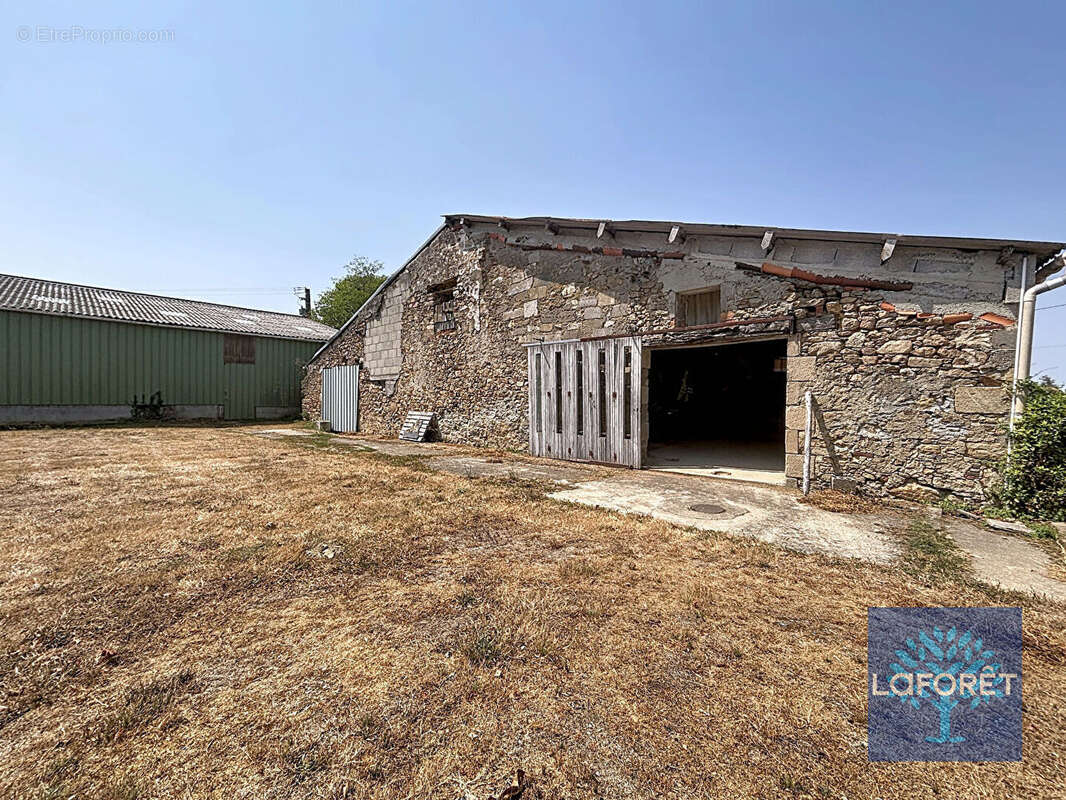 Grange à réhabiliter - un beau projet à deux pas de la roche-sur-yon - photo 4
