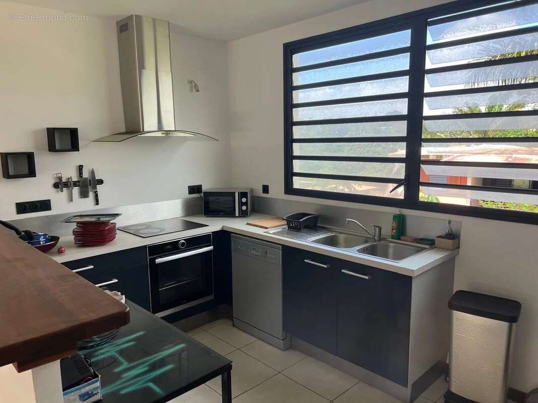 Appartement à REMIRE-MONTJOLY