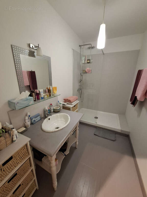 Maison de village avec cour et parking privé - photo 14