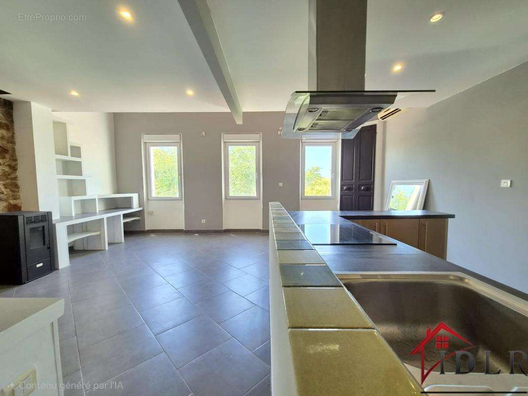 T2 lumineux en haut de villa avec jardin privatif   Toulon F - photo 4