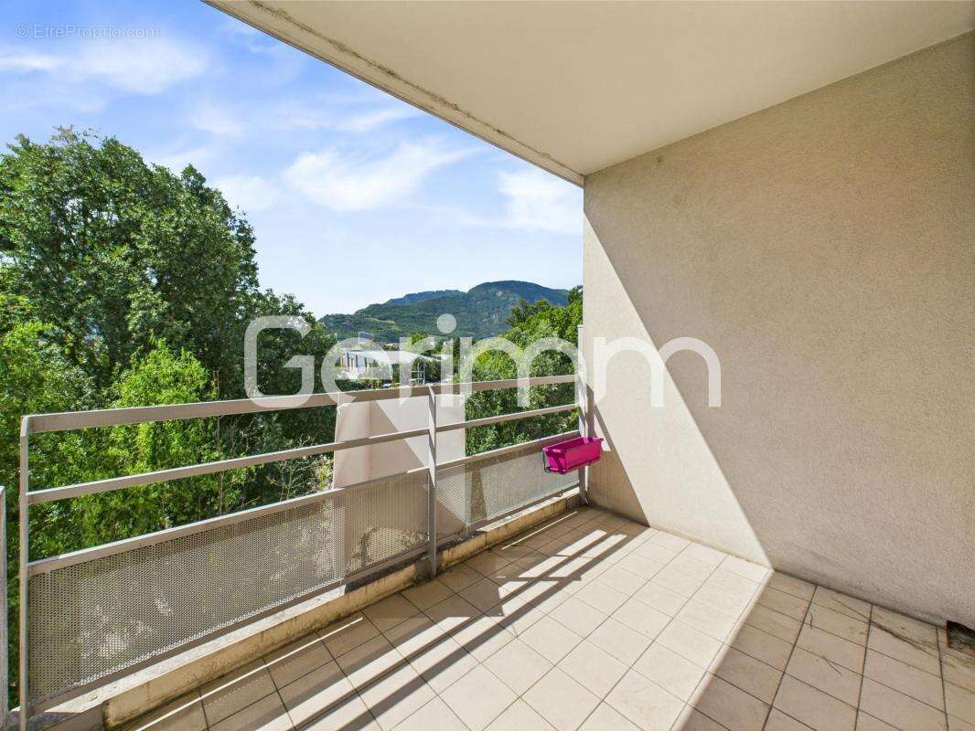 Appartement à SAINT-MARTIN-D&#039;HERES