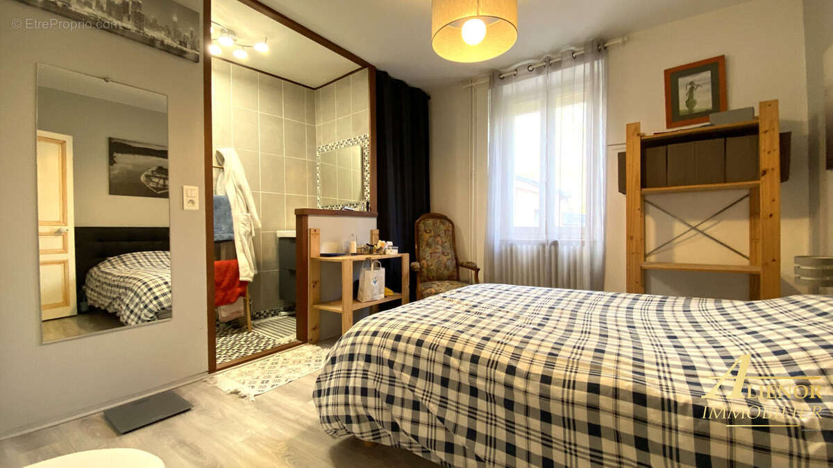 Maison à BOURDEILLES