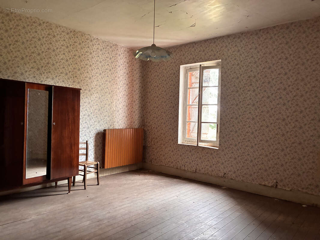 Ancienne maison bourgoise à rénover avec dépendances - photo 9