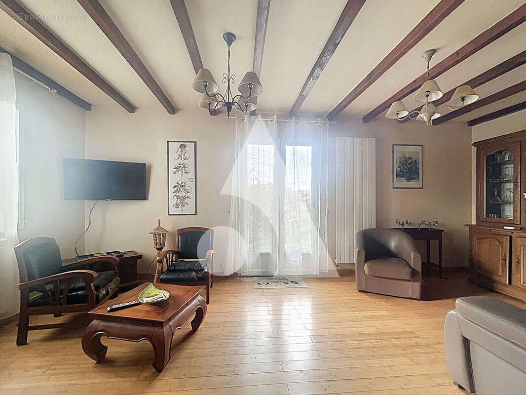 Maison à CHAMPFORGEUIL