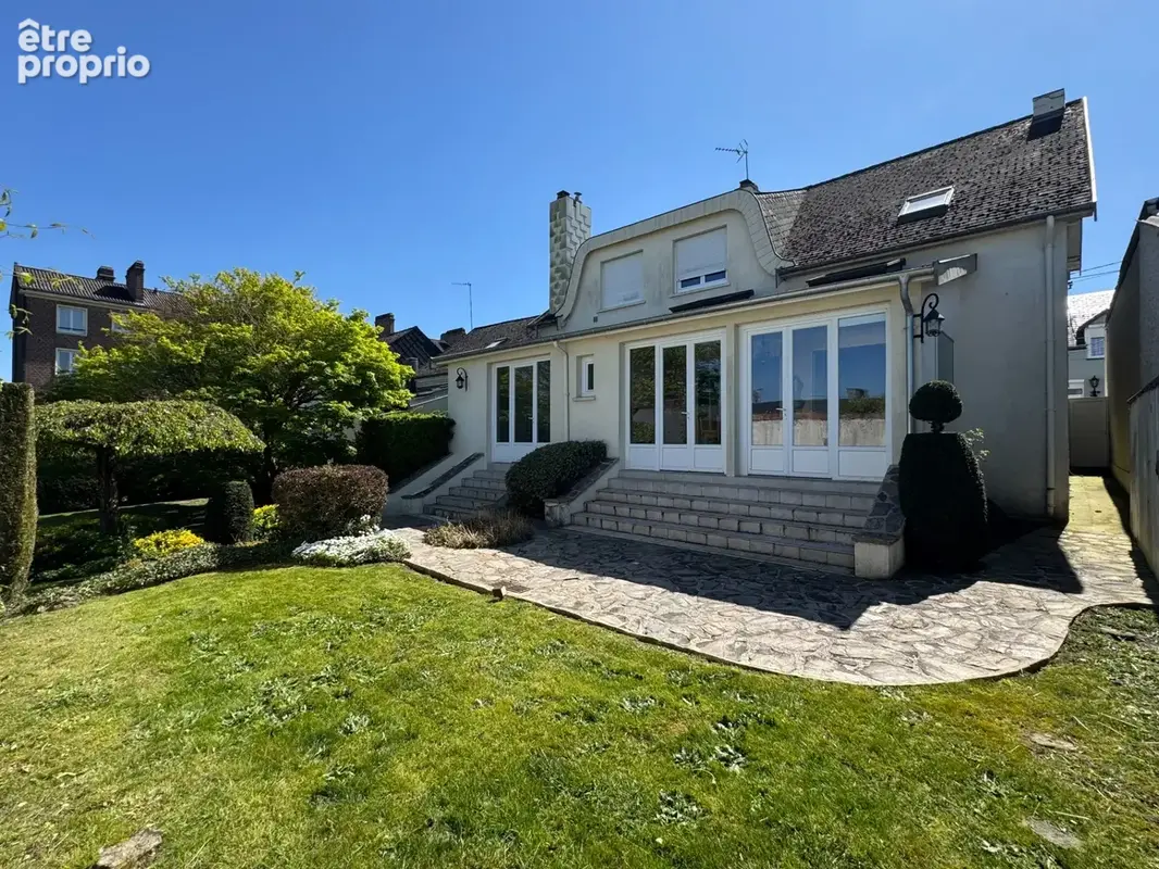  Élégante maison semi-individuelle – Centre-ville de Fourmies – 159 m² – Jardin arboré – Garage 45 m² - photo 4