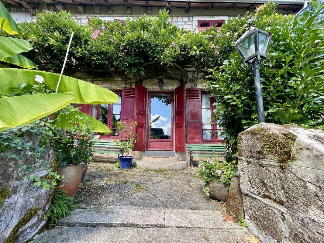 Maison à SAINT-BONNET-LA-RIVIERE