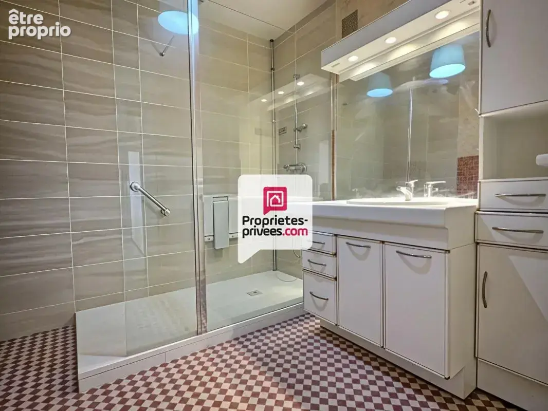 Appartement T4 d'env. 111m2 avec 3 ch., ascenseur et parking couvert dans secteur prisé sur PERIGUEUX (24000) - photo 9