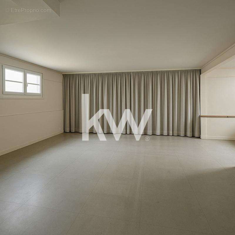 Appartement à LES LILAS