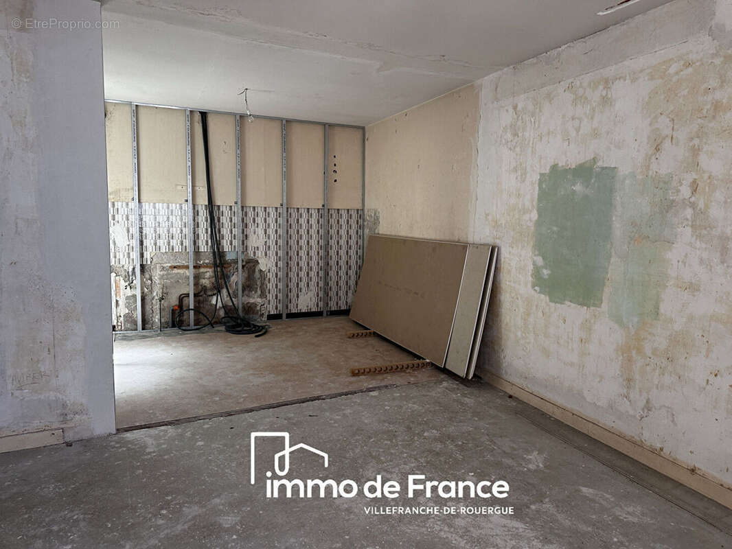 Villefranche De Rouergue, maison à terminer d'aménager, T3 de 60 m² sur 2 garages - photo 6