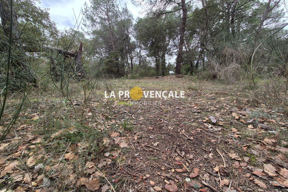 Terrain à NANS-LES-PINS